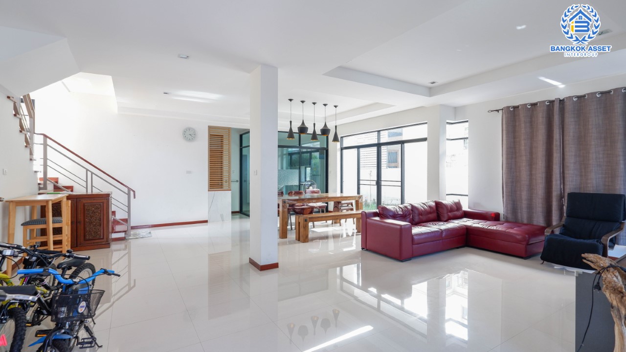 ******บ้านมือสอง ม.กฤษดานคร39 ปิ่นเกล้า เนื้อที่ 63.3 ตร.ว. บ้านเดี่ยวหลังมุม พร้อมฟังก์ชัน 4 ห้องนอน 4 ห้องน้ำ จอดรถได้ 1 คัน บนทำเลเชื่อมต่อเมืองอย่างรวดเร็ว ใกล้ทางคู่ขนานลอยฟ้าบรมราชชนนี ทางด่วน "ศรีรัช" ม.มหิดล และเซ็นทรัลปิ่นเกล้า